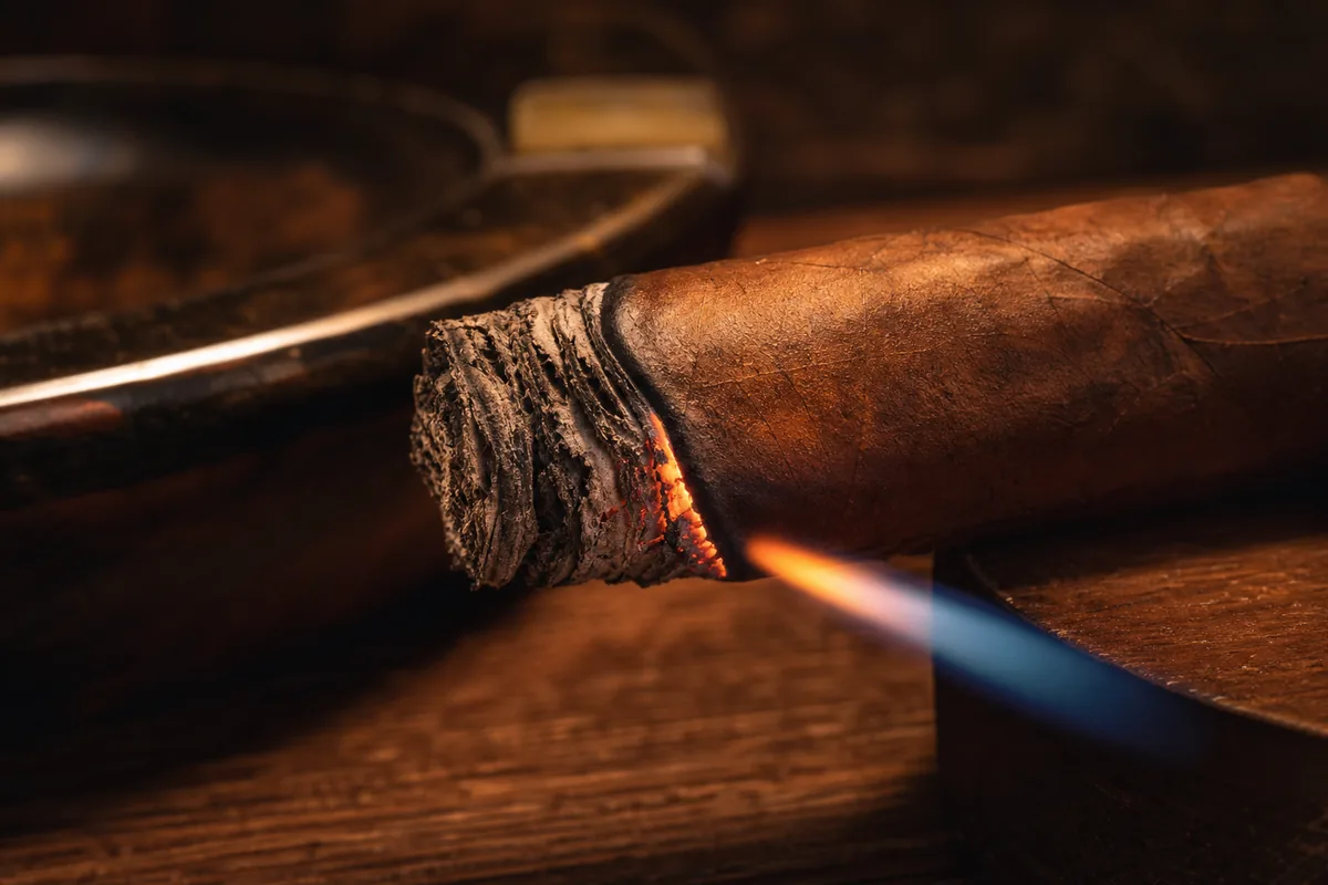 How to Fix a Cigar That Burns Unevenly